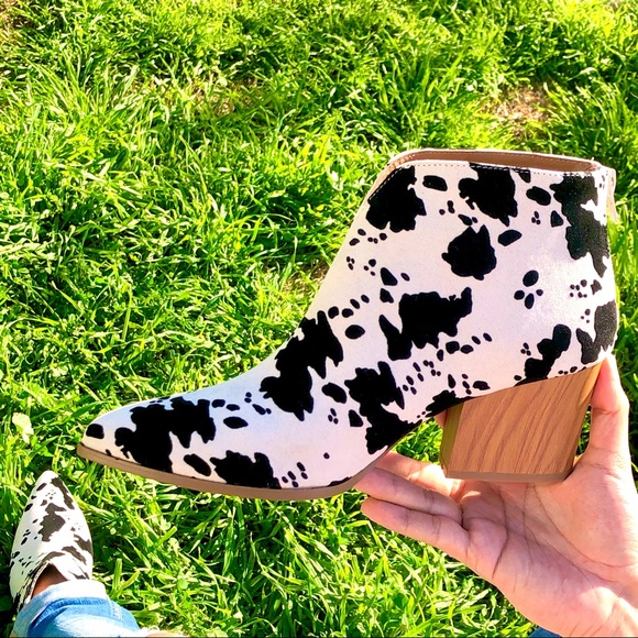 SALE! Black Cow Print Western Ankle Boots - Picture 5 of 12